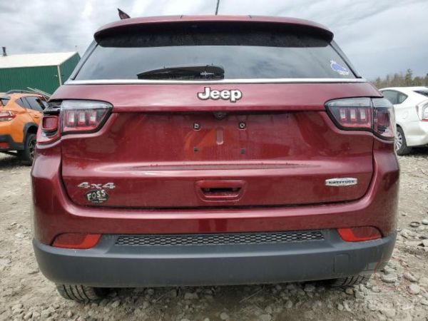 Jeep Compass Latitude 2021 Burgundy 2.4L 4