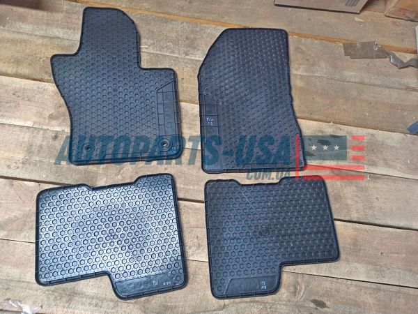 Оригінальні гумові килимки для авто салону Jeep Renegade 2015-2022 735697297 Mopar