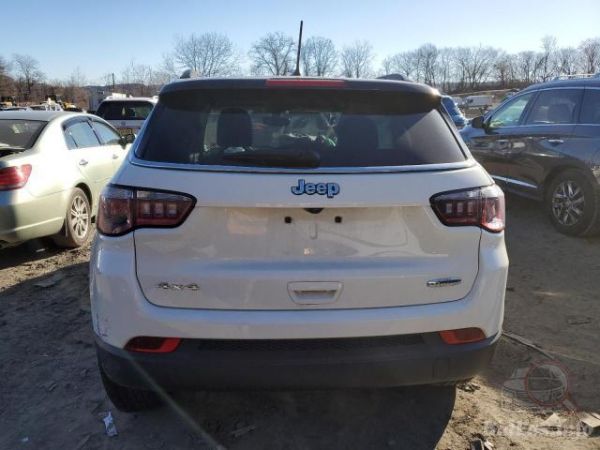 2018 White 2.4L  Jeep Compass Latitude